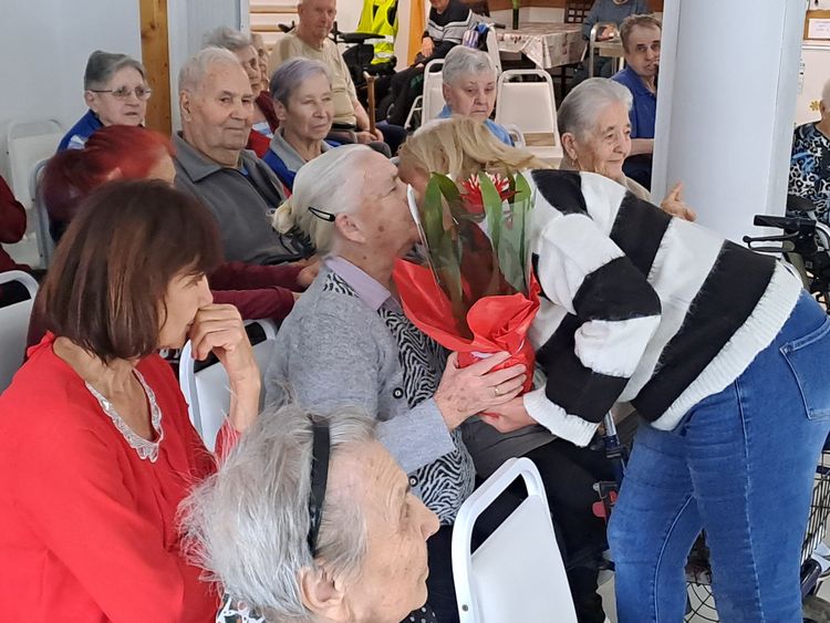Tisztelet az időseknek!