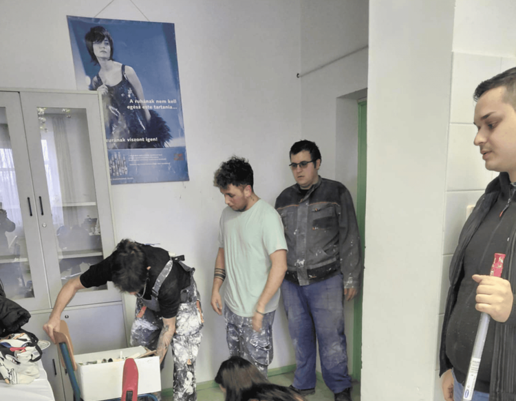 TELJES ÁTALAKÍTÁS A FODRÁSZTERMEKBEN…