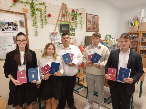 A Kereskedelmi értékesítők sikeres ágazati alapvizsgát tettek május 28-án.