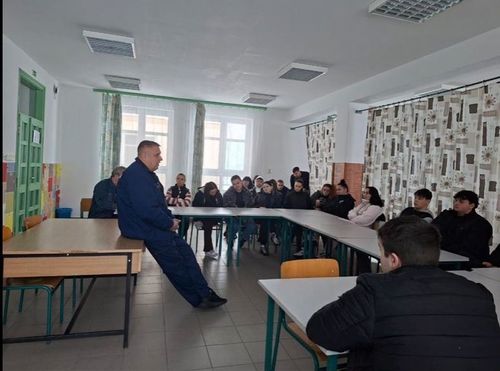 Előadás iskolákban..